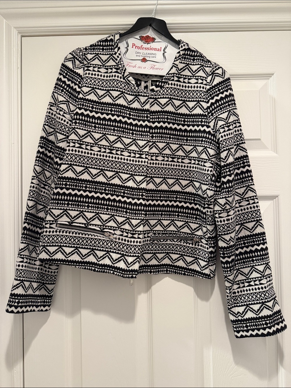 Women's Black & White Patterned Zip Jacket